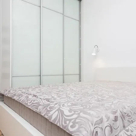 Apart Otel City Aparthotel Wola Varşova